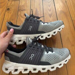 Womens on clouds size 6.5 - very good condition everything shown in pictures.